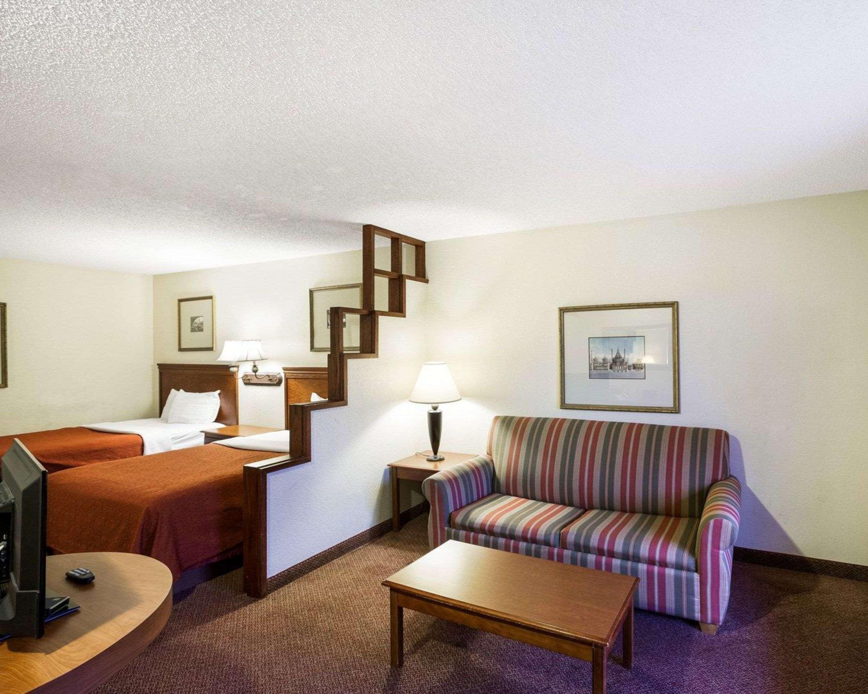 Rodeway Inn & Suites South Of Fiesta Park San Antonio Exterior foto