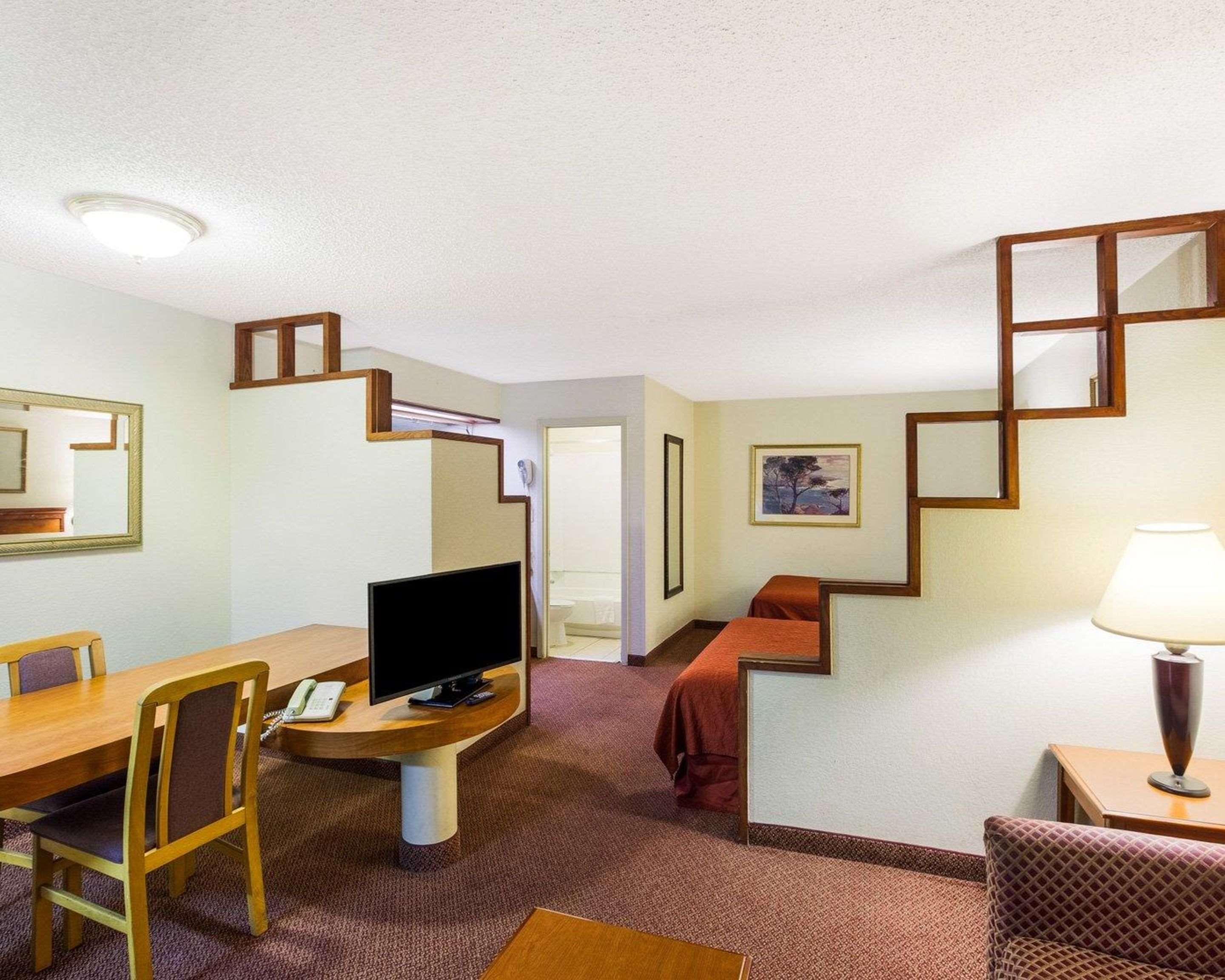Rodeway Inn & Suites South Of Fiesta Park San Antonio Exterior foto