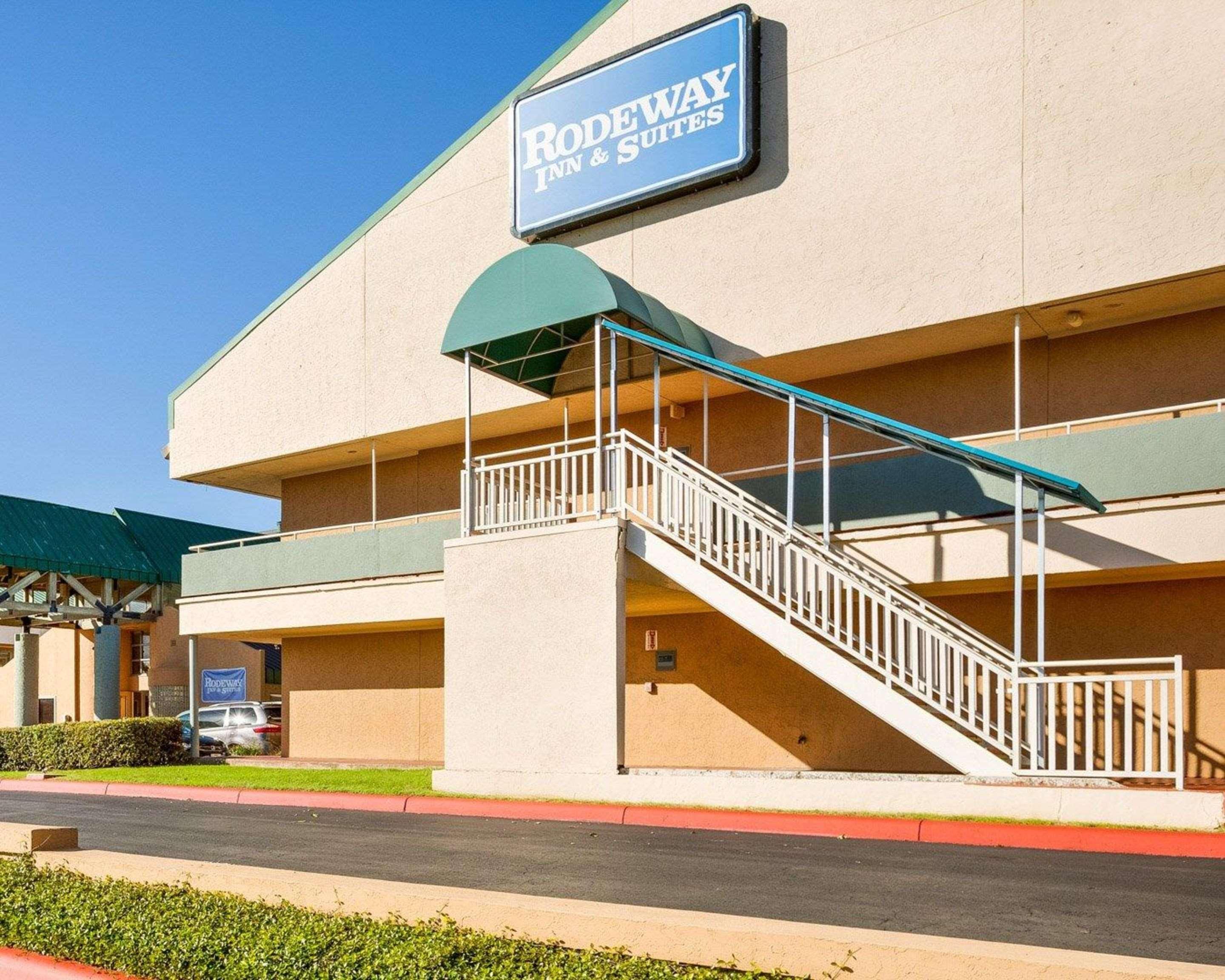 Rodeway Inn & Suites South Of Fiesta Park San Antonio Exterior foto
