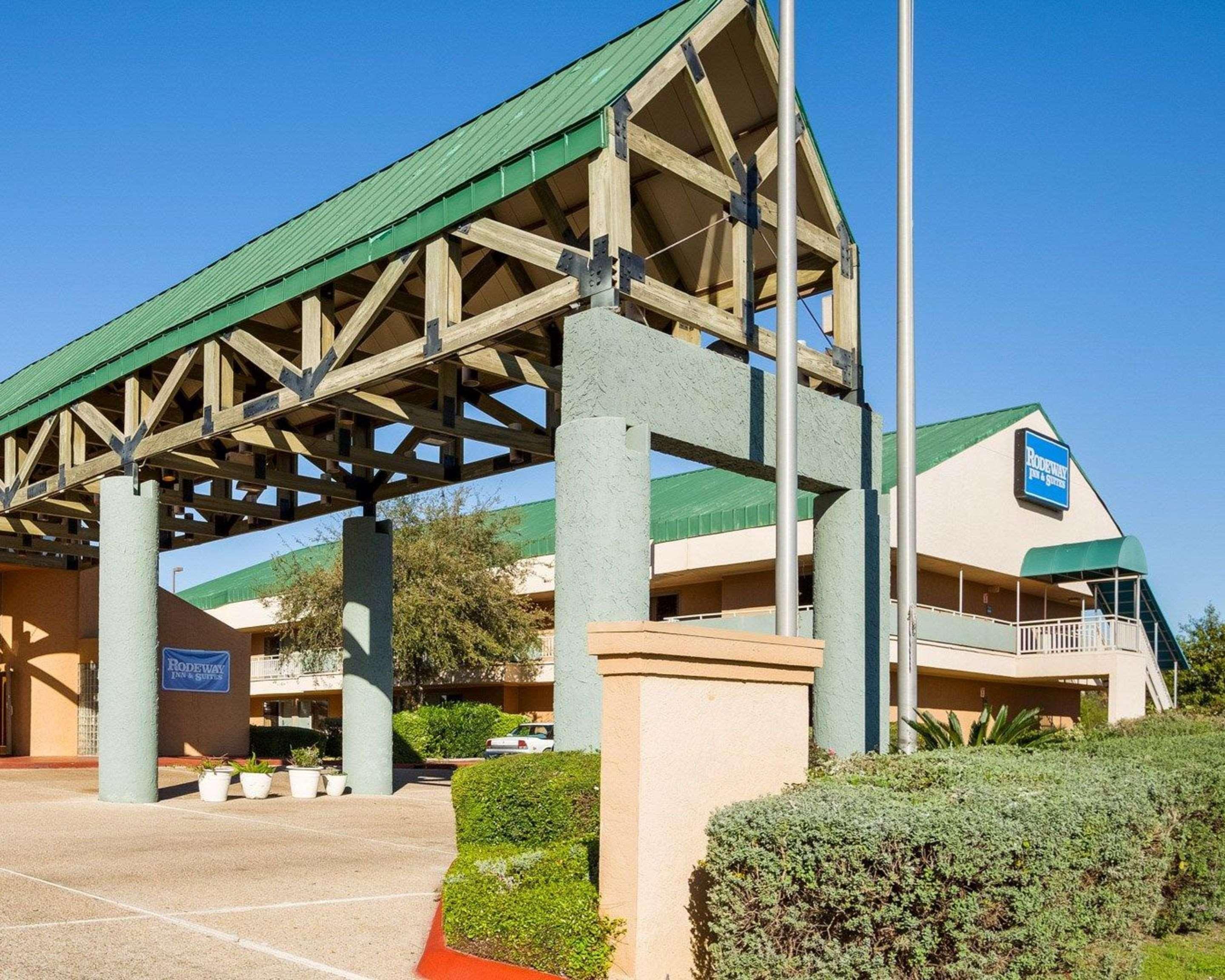 Rodeway Inn & Suites South Of Fiesta Park San Antonio Exterior foto